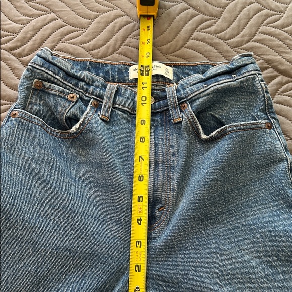 Abercrombie & Fitch High Rise “The 90’s” Jeans - Picture 9 of 9